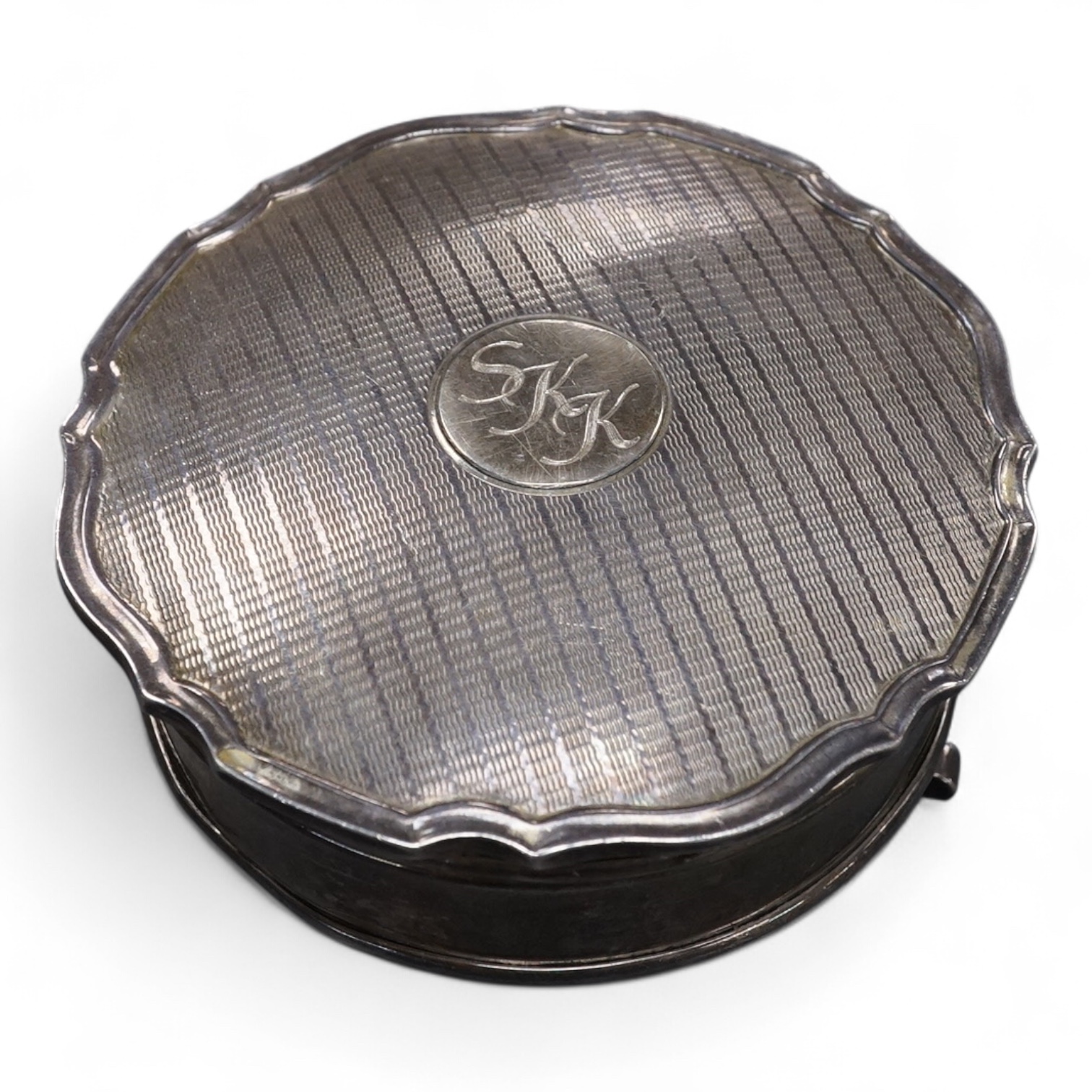 A George V silver mounted trinket box, by Adie Brothers, Birmingham, 1924, diameter 89mm.
